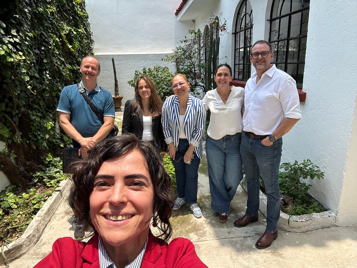 YazGarnelo's tweet photo. Hoy celebramos el cierre de esta renta  que ahora será sede de Banco de Alimentos, una organización que realiza una labor extraordinaria en beneficio de miles de personas. 
Cada propiedad tiene una historia y nuestro compromiso es encontrar la mejor oportunidad para cada cliente. https://t.co/Ji1WbcMqAs