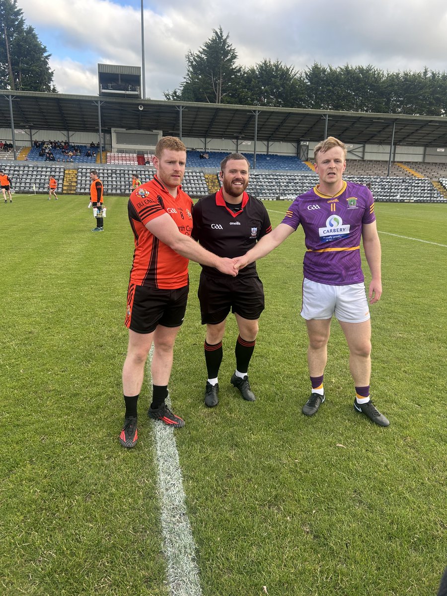 DuhallowGAA's tweet photo. Conor O Callaghan Captain @DuhallowGaa with Damian Gore @CarberyGaa and Referee Canice Walsh ahead of this evening’s SFC Divisional/Colleges S/F https://t.co/rTwZnWwidw
