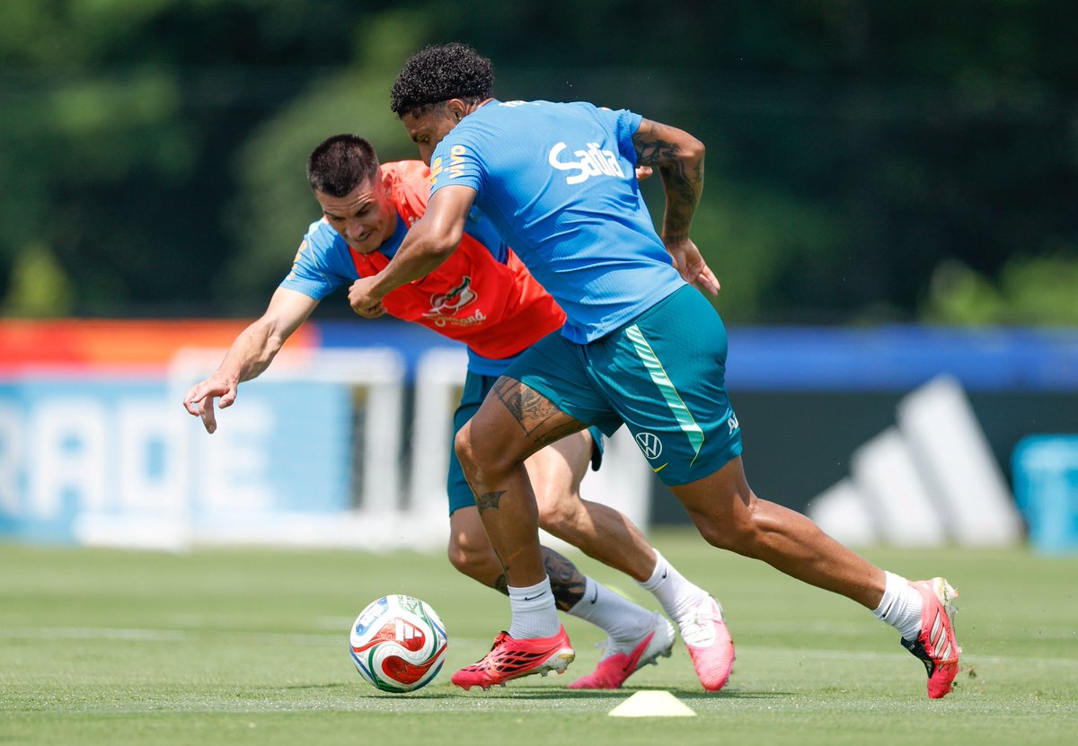 CBF_Futebol's tweet photo. Primeira manhã de treino em Nova Jersey após a classificação para as Oitavas de Final da Copa do Mundo de 2026. AQUI É BRASIL! ⚽️🇧🇷

#BateNoPeito 

📸 Rafael Ribeiro https://t.co/6sREUhAkPr