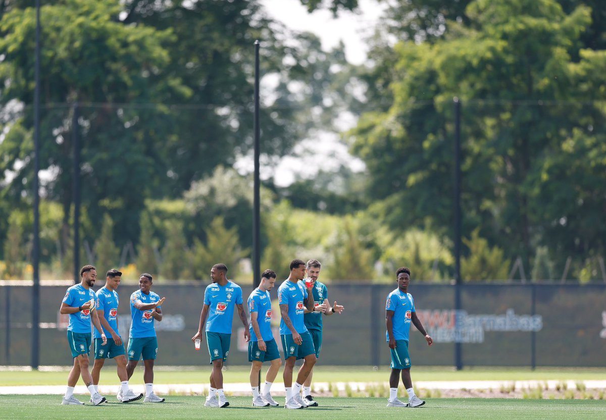CBF_Futebol's tweet photo. Primeira manhã de treino em Nova Jersey após a classificação para as Oitavas de Final da Copa do Mundo de 2026. AQUI É BRASIL! ⚽️🇧🇷

#BateNoPeito 

📸 Rafael Ribeiro https://t.co/6sREUhAkPr