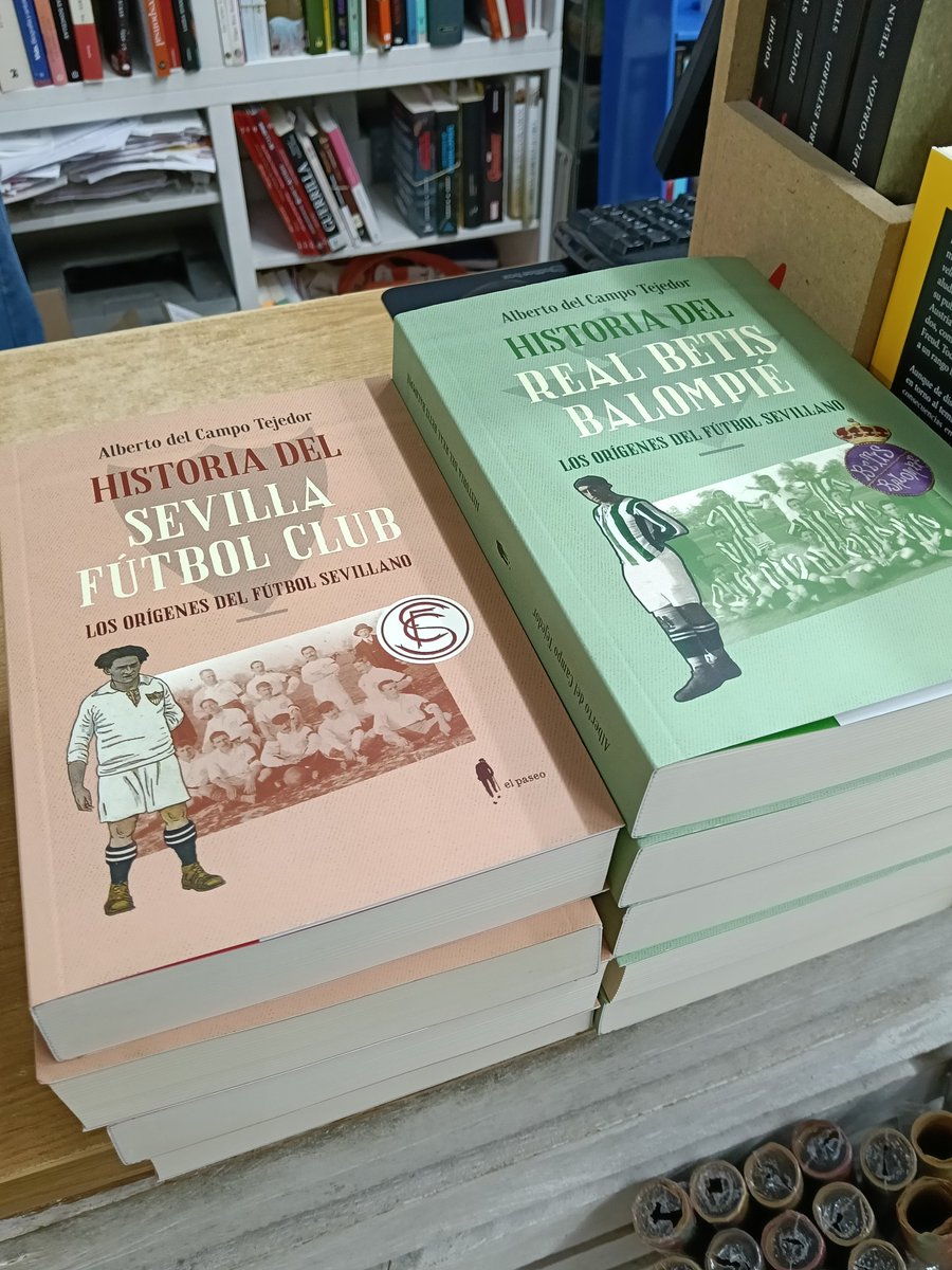 paseoeditorial's tweet photo. ➡️ Presentamos «Historia del Real Betis Balompié» e «Historia del Sevilla Fútbol Club», de @CampoTejedor. 

Con los amigos de @LibreriaBotica (a quien tanto les agradecemos). 

Una tarde que queda en empate, y que ha sabido a victoria. https://t.co/rW80gew9xQ