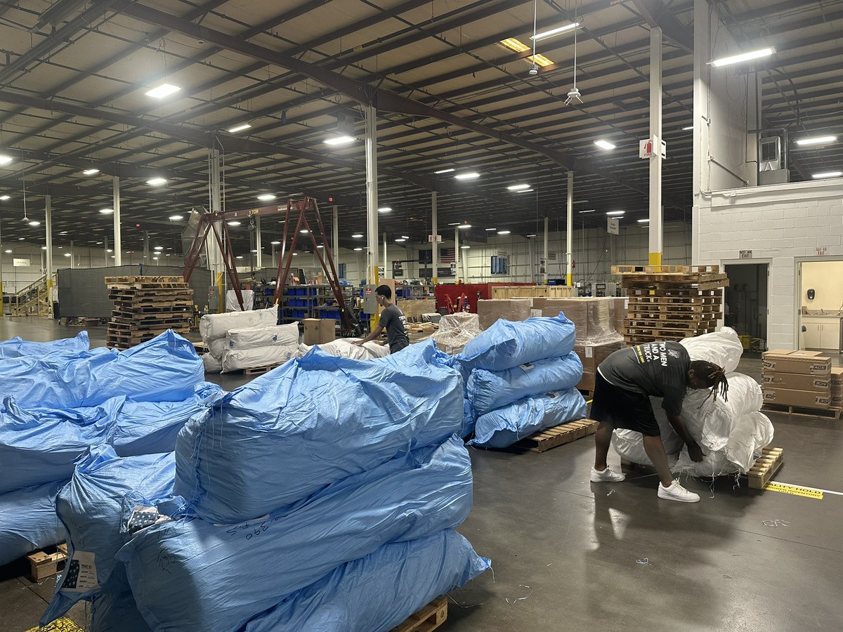 TwoMenBoston's tweet photo. Sometimes you just need the muscle! 💪 Today, we had the pleasure of coming alongside Fleece &amp; Thank You to provide manpower to unload some new material for future blankets and smiles. Thank you, Fleece &amp; Thank You for everything you do for kids experiencing a hospital stay,... https://t.co/JYsXkePr4Y