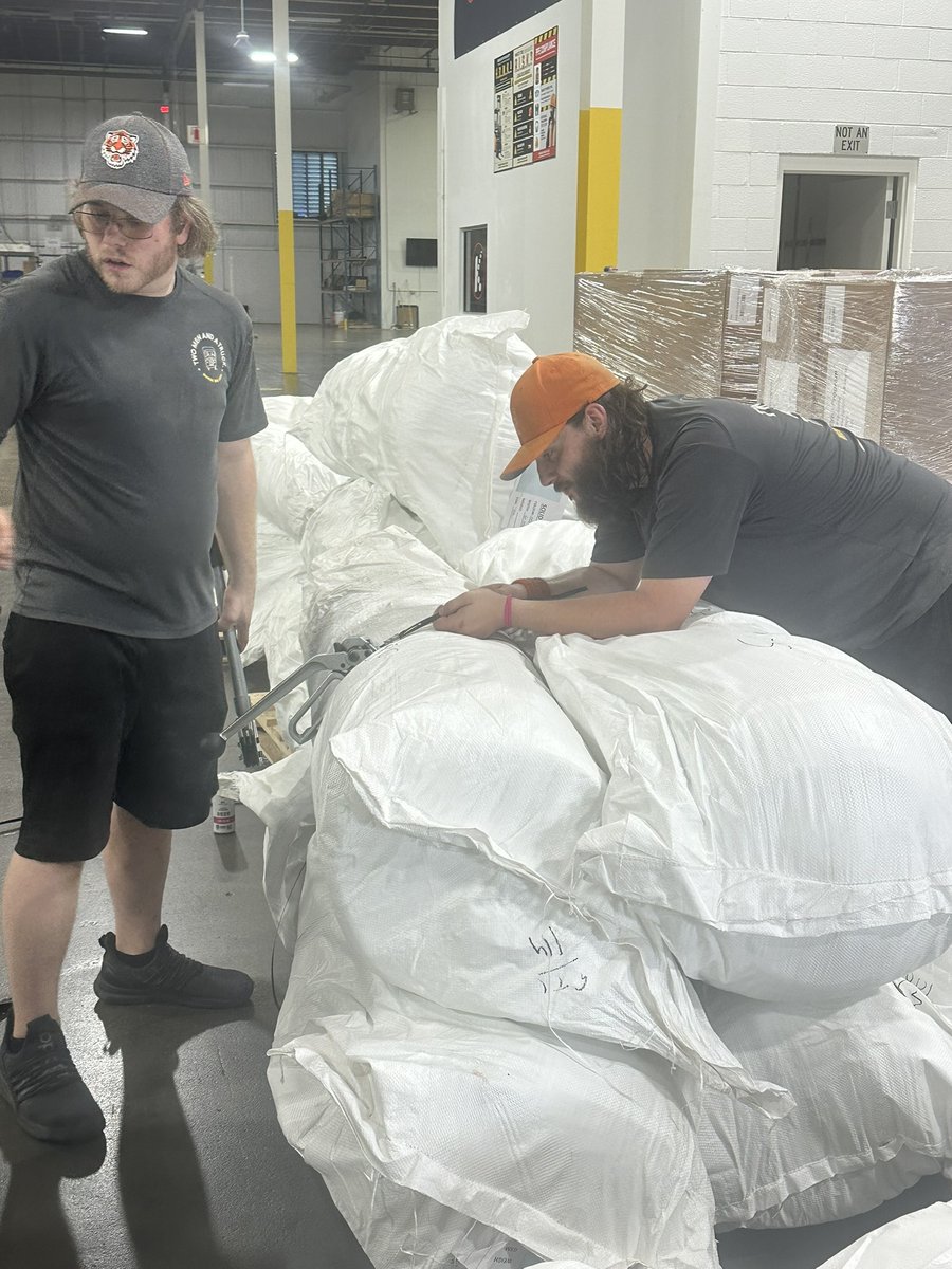 TwoMenBoston's tweet photo. Sometimes you just need the muscle! 💪 Today, we had the pleasure of coming alongside Fleece &amp; Thank You to provide manpower to unload some new material for future blankets and smiles. Thank you, Fleece &amp; Thank You for everything you do for kids experiencing a hospital stay,... https://t.co/JYsXkePr4Y