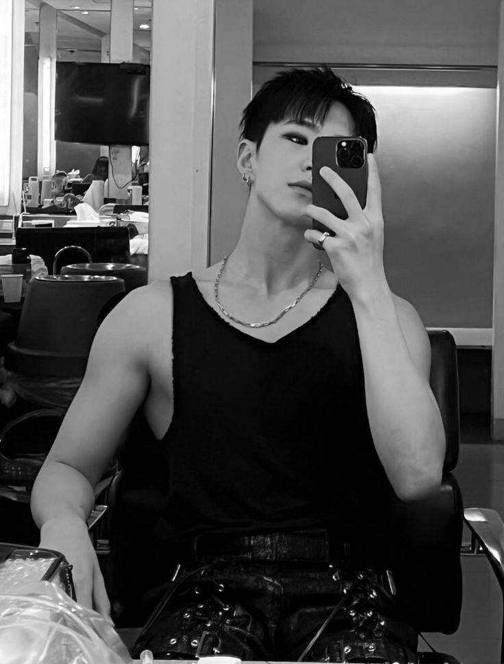 xiu01_'s tweet photo. 耳朵和衣服可以代一下這張🤧 https://t.co/hj4MupzAbP https://t.co/eXvHvjFnOE