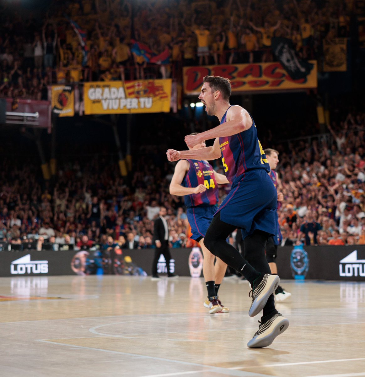Dracs1991's tweet photo. 👏🏼 Gràcies per aquestes sis temporades, @satoransky! 

Les coses, a vegades, no surten com voldriem i tot es complica.

💛 Sempre tindràs el nostre respecte i amistat. https://t.co/Vu9d0nVPh0