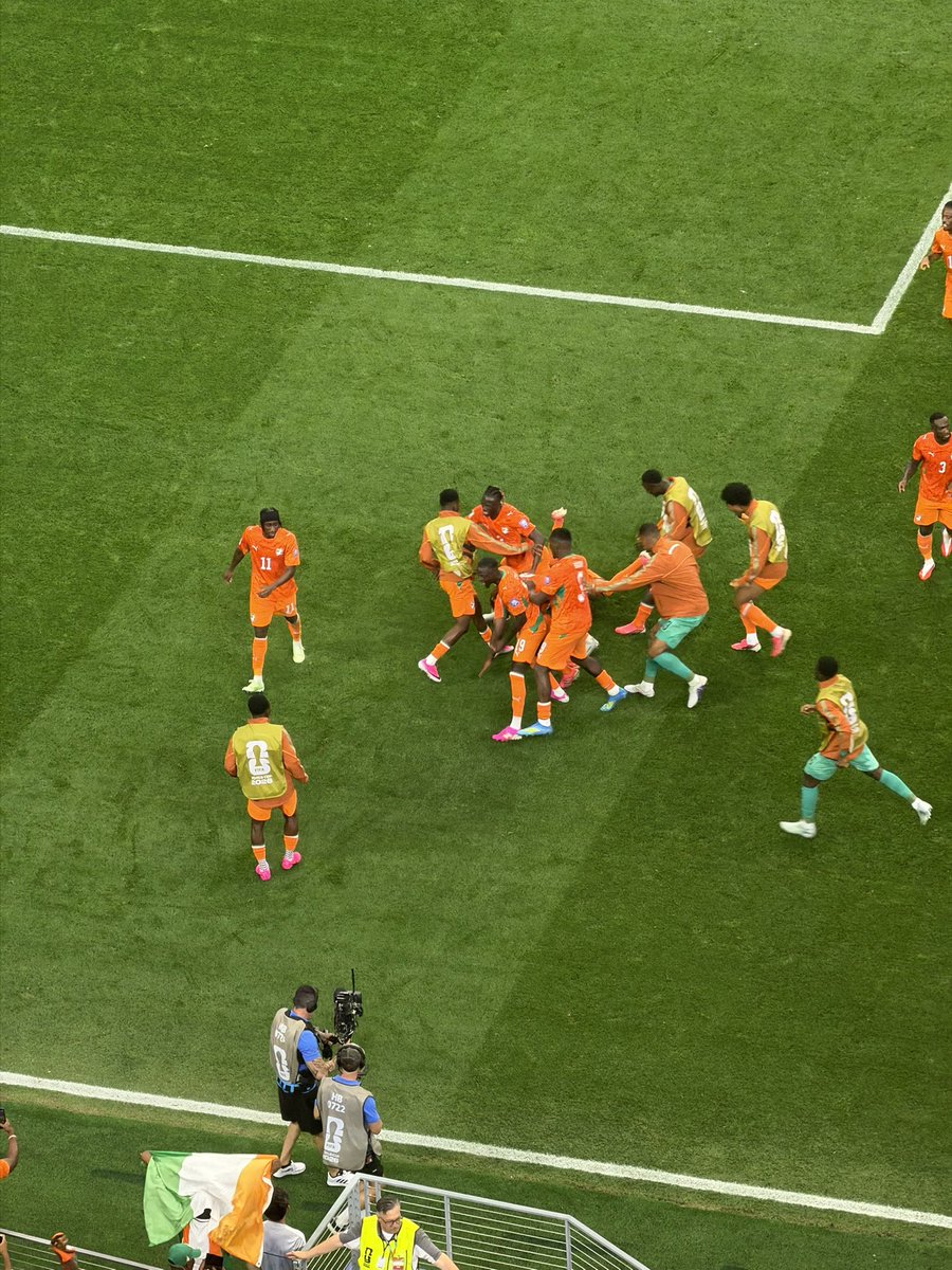 Lorenz_KO's tweet photo. Côte d'Ivoire! 🇨🇮 ⚽️

It’s been coming, Amad Diallo bringing that spark since the sub and produces an exceptional solo to equalise. 

#FIFAWorldCup https://t.co/zqmTVZh76R