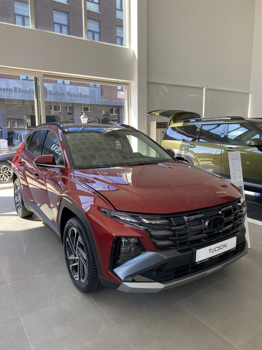 ilanlarim_com's tweet photo. 📣 Tucson modelleri geri çağrıldı. 

Hyundai, gösterge panelinin sürüş esnasında aniden kapanması riski oluşturan yazılım hatası nedeniyle dünya genelinde 96 bini aşkın Tucson modelini servise çağırıyor. 

Hyundai bayilerinde gerçekleşecek olan bu işlem tamamen ücretsiz olacak. https://t.co/vqzD55W0MZ