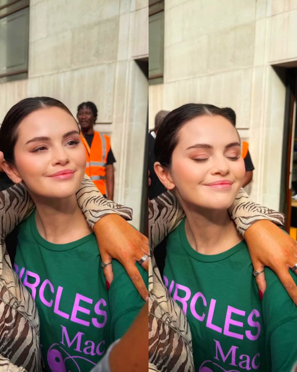 fetishxsel's tweet photo. oh she’s is glowing ✨ https://t.co/F9EkKA0oIT