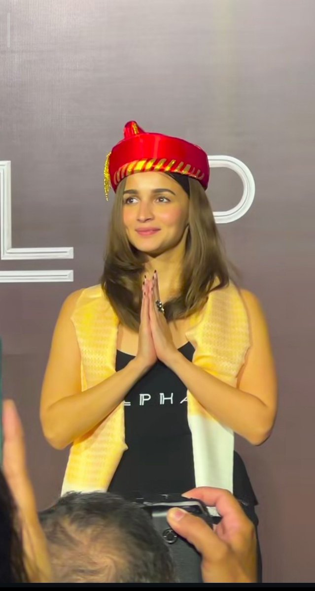 aliaa_b143's tweet photo. Patakha kudi is that you???🥺🥺🫶🏻🫶🏻 https://t.co/fQaJsf9fa7