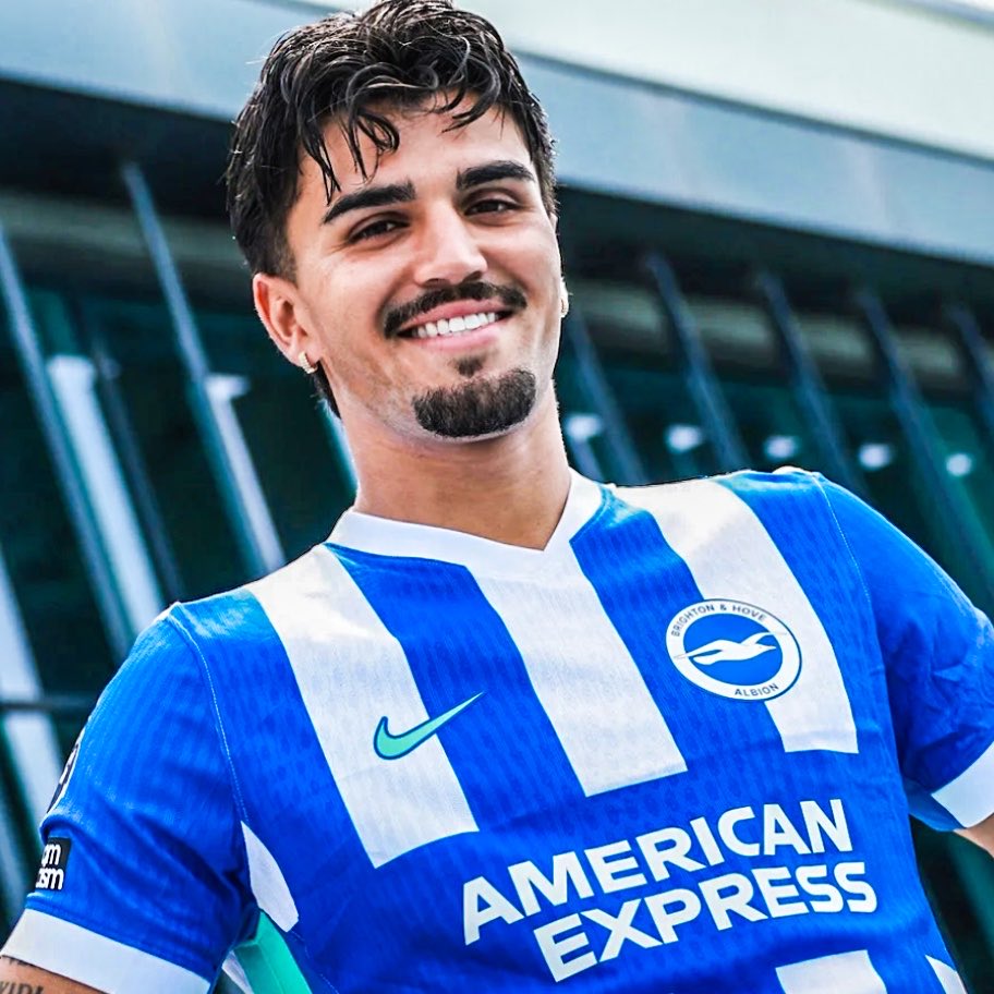 eurofootcom's tweet photo. 🚨🔵 𝐎𝐅𝐅𝐈𝐂𝐈𝐀𝐋 | Brighton sign Pascal Struijk (26) from Leeds United! £20m fee. 🇳🇱✅

Hurzeler: "He really showcased what he’s capable of last season - great defensive actions while comfortable on the ball - with his style well suited to ours. He is also a leader." ✨ https://t.co/3M2UuLLLPg