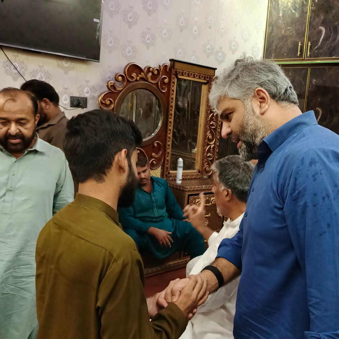 TeamZHQ's tweet photo. ملتان، محلہ ایمن آباد سوتری وٹ میں مخدوم زادہ زین حسین قریشی کی حاجی فخر عباس بھٹی اور دیگر سے ملاقات  مخدوم زادہ زین حسین قریشی نے محلہ ایمن آباد سوتری وٹ ملتان میں سابق کونسلر حاجی وزیر حسین، راؤ محسن، رانا رضوان ، زکی شاہ ،ملک مداح حسین، ملک اظہر عباس سے ملاقات ، https://t.co/lxn6m2rCmL