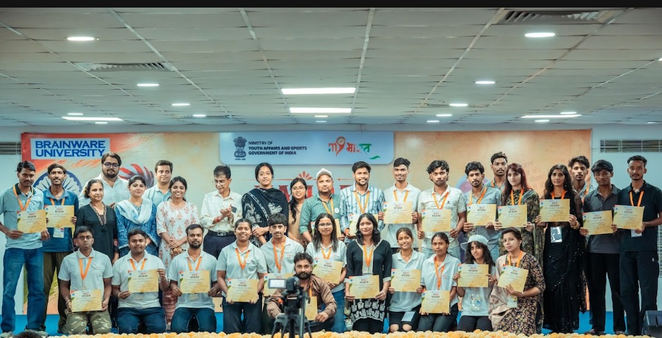 MYBharatHQ's tweet photo. Vande Mataram Camp | Day 7 

From yoga and a plantation drive to creative expression through theatre and a heartfelt closing ceremony, #MYBharat Volunteers and youth delegates celebrated the spirit of unity, leadership, service, and the enduring legacy of #VandeMataram. https://t.co/LmSq0fZBRc