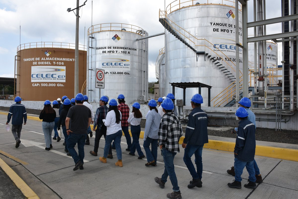 CELECTERMANABI's tweet photo. @lacentralec @ESPEU 🔷 En los recorridos, los futuros técnicos e ingenieros, cumpliendo las normas de seguridad, conocieron cómo operan las centrales de Termomanabí en las diferentes fases del proceso de generación, reforzando así sus conocimientos con el componente práctico. https://t.co/N7OU4KpSkt