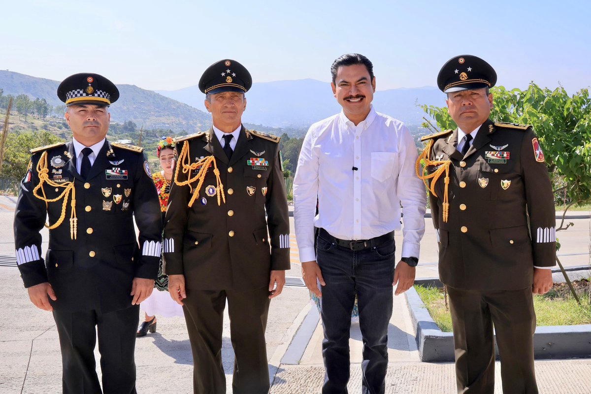 MunicipioOaxaca's tweet photo. 🛡️🇲🇽 En el marco del 7.º Aniversario de la @GN_MEXICO_, el presidente municipal @raychagoya participó en el desayuno conmemorativo encabezado por el gobernador @salomonj y el https://t.co/Su1BcshLXC