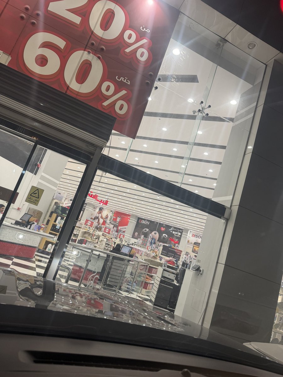 duu_004's tweet photo. @alsaifgallery السلام عليكم ورحمة الله وبركاته 
تم استلام جهازي للصيانه في فترة الضمان 

تم استلام المنتج لاجراء الصيانة فرع طويق رقم SVO-

عزيزي العميل الرجاء التوجه للفرع لأنهاء إجراءات استلام المنتج

ولي ثلاث اسابيع وانا اراجع الفرع وكل يوم يقول لي تعال بكرا https://t.co/0YIw96Qwcj
