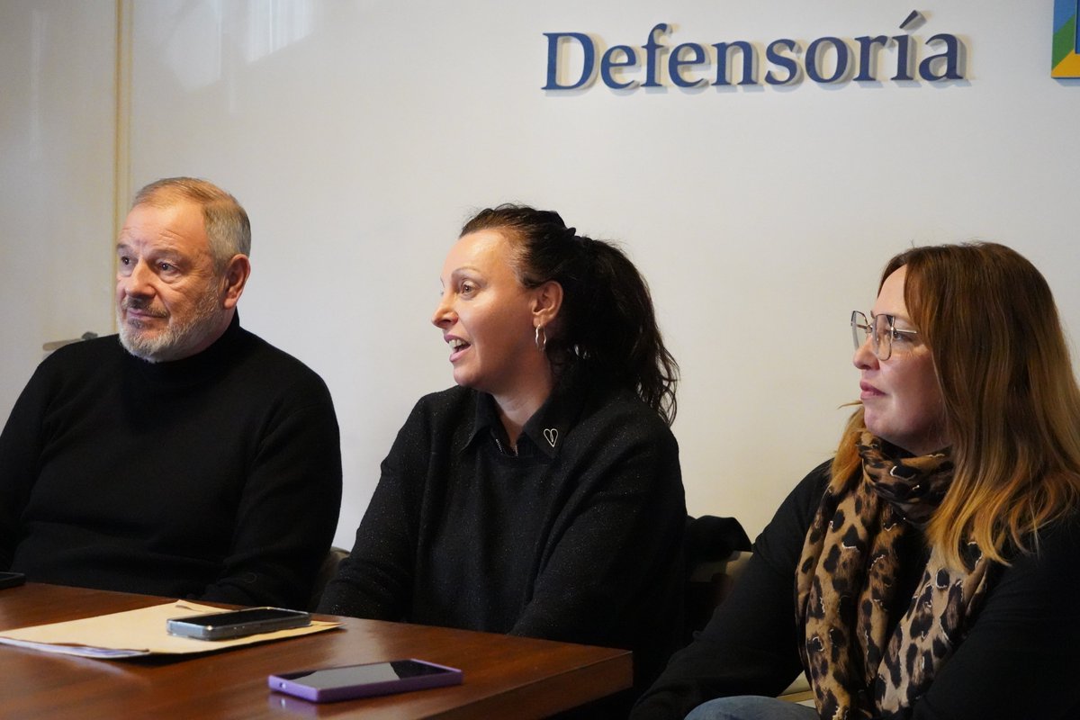defensoriaPBA's tweet photo. ▶️ Entregamos diplomas a estudiantes de Derecho de la @unlp que participaron del programa de prácticas pre profesionales no rentadas en la Defensoría. https://t.co/ojOF2It4RD