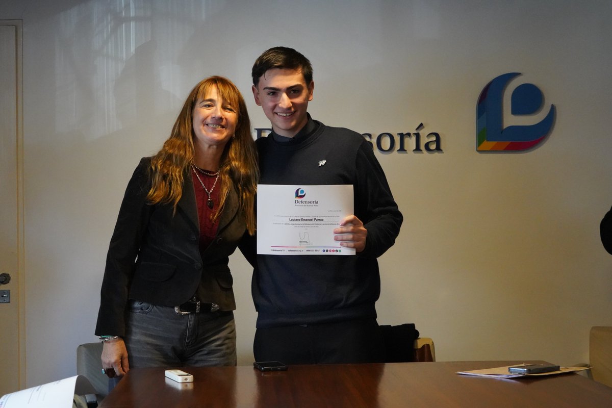 defensoriaPBA's tweet photo. ▶️ Entregamos diplomas a estudiantes de Derecho de la @unlp que participaron del programa de prácticas pre profesionales no rentadas en la Defensoría. https://t.co/ojOF2It4RD