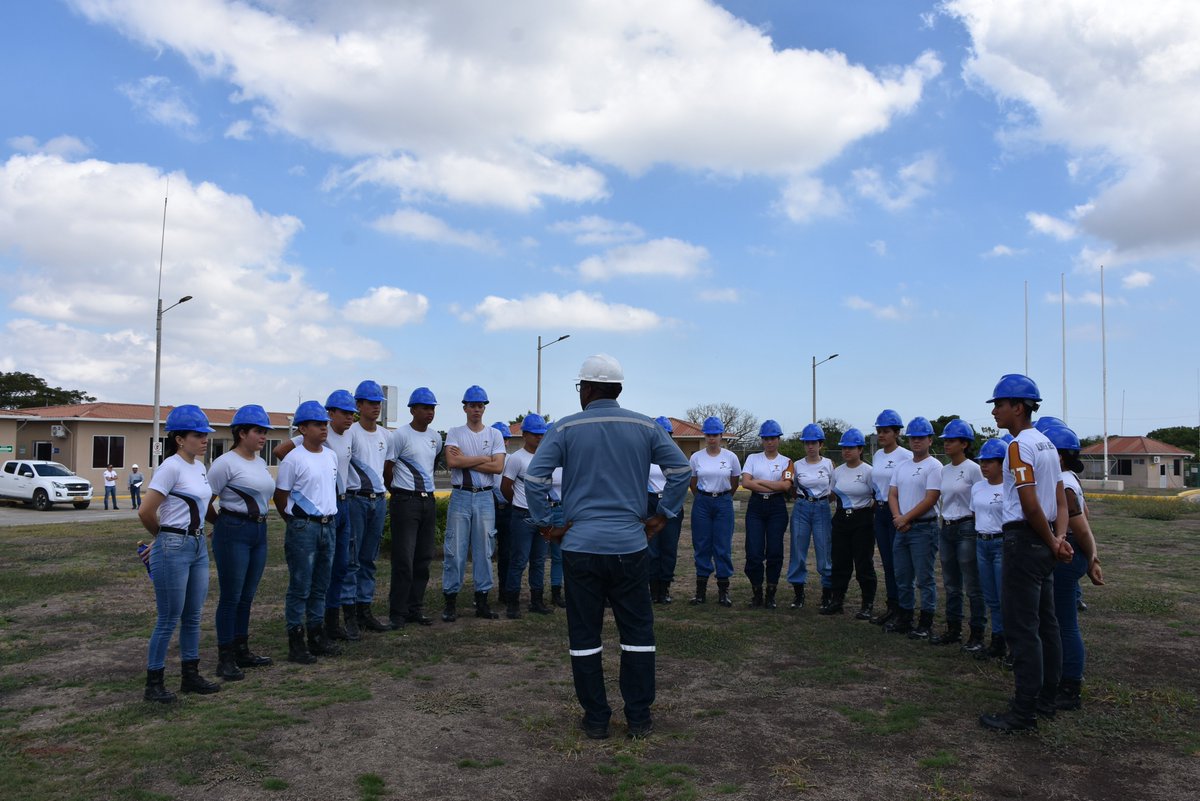 CELECTERMANABI's tweet photo. @lacentralec @ESPEU ✅Con estas visitas técnicas conectamos la academia con el sector energético y contribuimos a la formación de los futuros profesionales y propiciamos su inserción laboral en las diferentes áreas de los procesos de generación térmica. https://t.co/DIlU6dbJZU