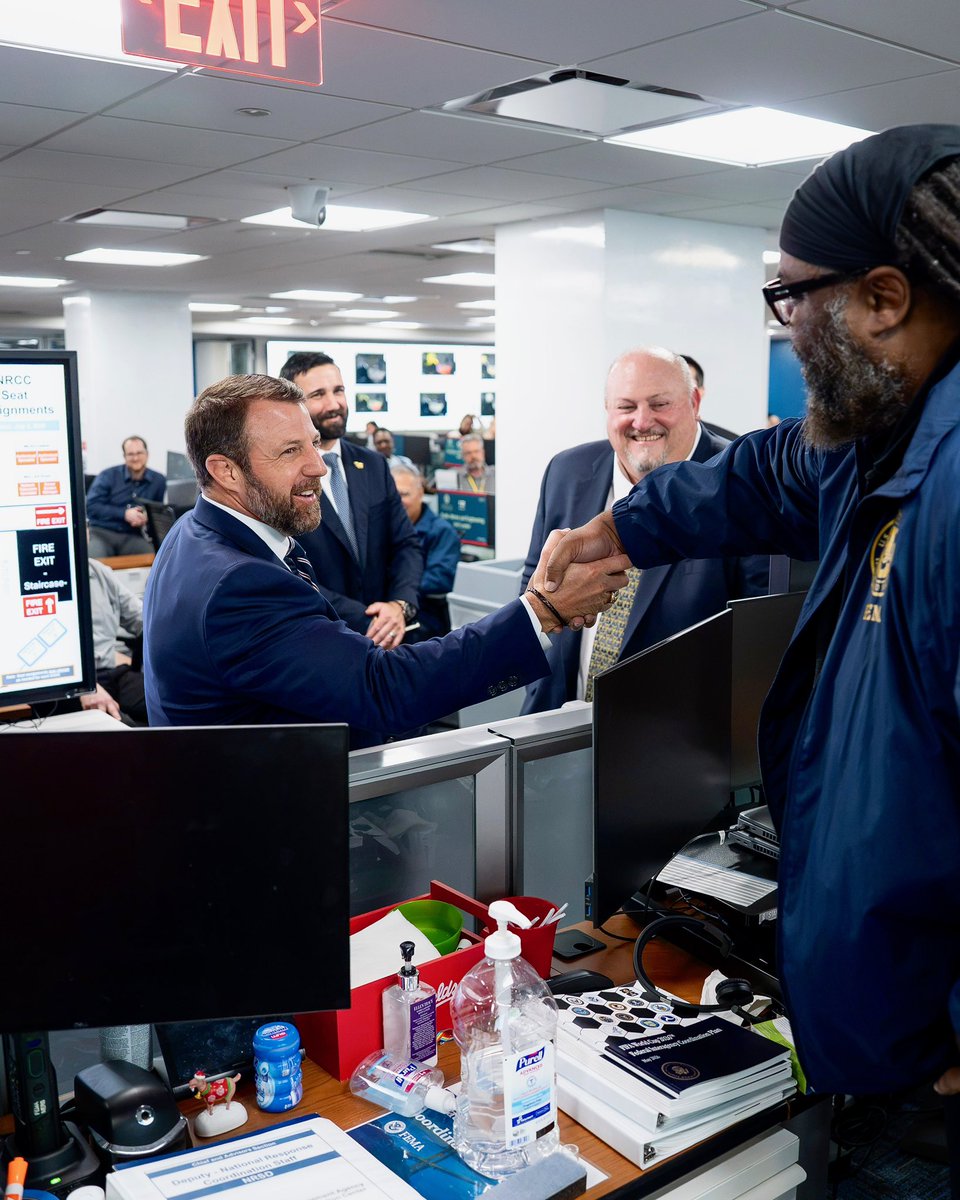 SecMullinDHS's tweet photo. Yesterday, I had the pleasure of visiting @fema Headquarters to meet with the dedicated men and women helping communities prepare for, respond to, and recover from disasters.  

As I told the team yesterday, I am grateful to our FEMA personnel across the nation for working around the clock to keep our country safe. 🇺🇸