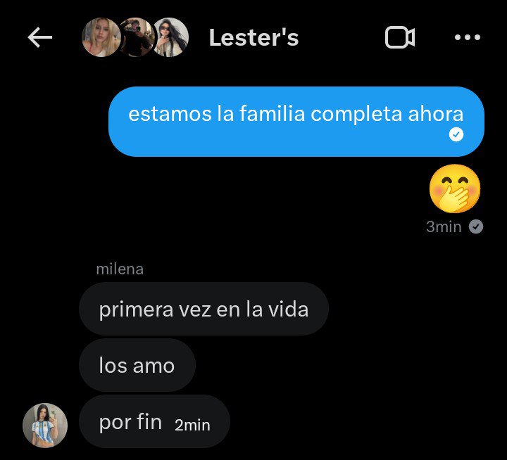 lessamm__'s tweet photo. la familia y así, los amo https://t.co/gl1Ax7dEAO