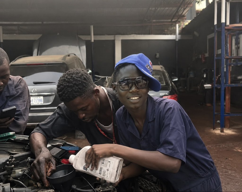 BIGFATFOOL01's tweet photo. Growing up I wanted to be a doctor. My mum convinced me to become a mechanic instead. 

Now every rainy season in Lekki, I’m finally harvesting the fruits of her advice. https://t.co/3XktLxqKGl