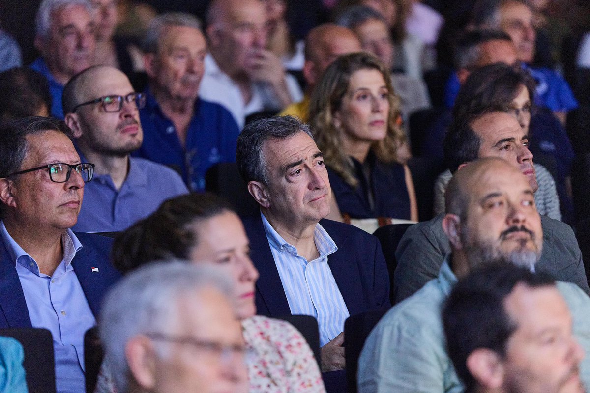 AITOR_ESTEBAN's tweet photo. Zorionak Radio Popular - Herri Irratia eta Bizkaia Irratia zuen urteurrenean. 100 irrati urte elkarrekin!

Cien años de radio dando a conocer la actualidad, nuestra cultura y el euskera. Urte askotarako! https://t.co/qknCTXyRWx