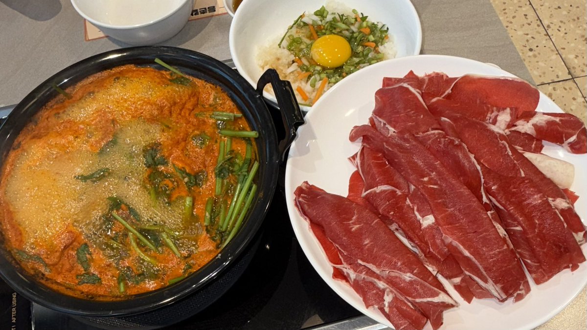 https1uvkr's tweet photo. 신림 등촌가서 미숫가루 꼭먹어주고
도림천 영원히 산책하구~~ㅠㅠ
자망코설빙까지먹음 완벽한하루 https://t.co/Gy9zhPEhQl
