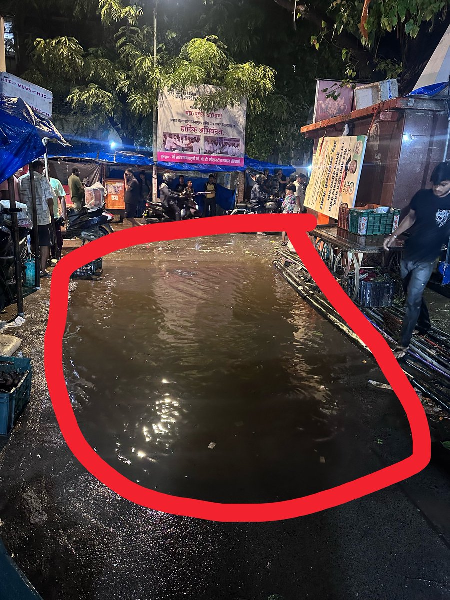 AzadKhan_M's tweet photo. Water logging due to Defective road construction not even making water outlet area request to take action and make water way to swd line and clear the way for pedestrians and vehicles @mybmc @mybmcWardHW https://t.co/29itnUBzzZ