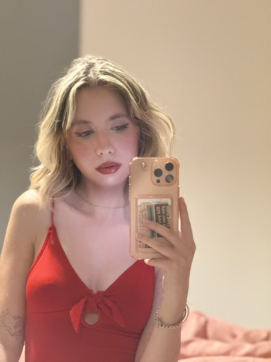 roroxx16_'s tweet photo. The more you look the less you can resist 👄

Findom  Paypig  moneyslave cuck sph cashcow JOI CBT brat https://t.co/EpNbFdK73g