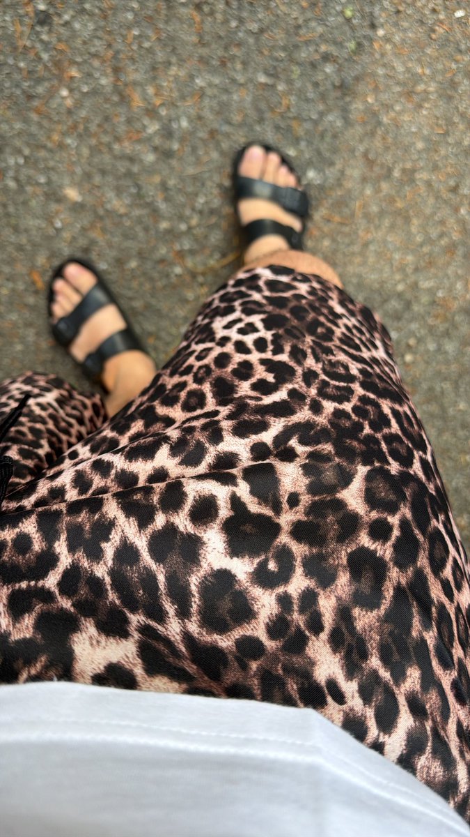 rimedioandrea's tweet photo. #piedi #feet #gay #mare #costume #leopardato #man #boy https://t.co/N9Yv6KppCb