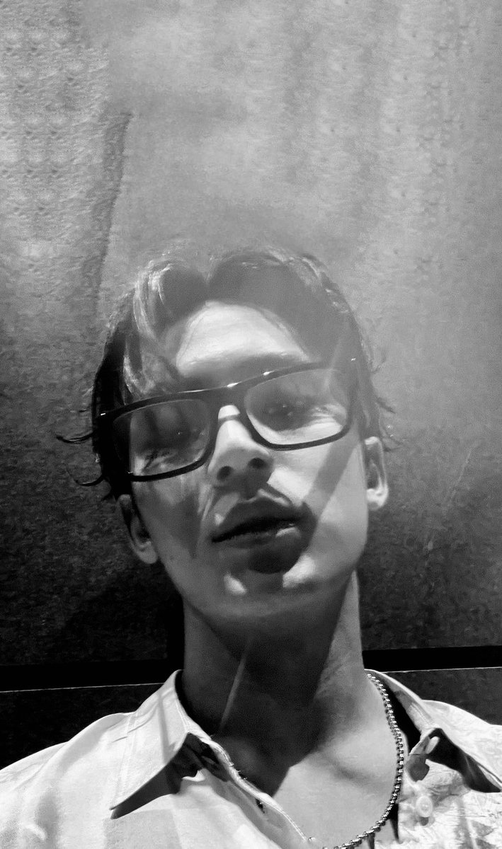 collisvone's tweet photo. bored as always https://t.co/PGm1dnbnvu
