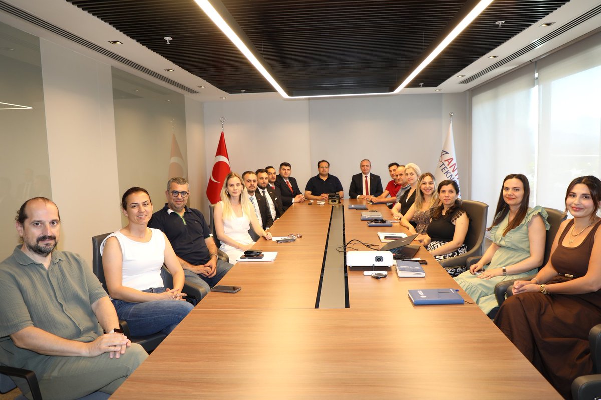 Ateknokent's tweet photo. Antalya Teknokent olarak mentörlüğünü yaptığımız, Kütahya Tasarım Teknokent'in Genel Müdürü Doç. Dr. Durmuş Özdemir ve değerli ekibini Teknokentimizde ağırladık.

Ziyaret kapsamında Genel Müdürümüz Dr. @ibrahim___yavuz, Antalya Teknokent'te yürütülen projeler, girişimcilik ve inovasyona yönelik çalışmalar, programlar ve firmalarımızın faaliyetleri hakkında bilgiler paylaştı. Görüşmede, teknoloji ve girişimcilik alanlarında yapılacak projeler ile iş birlikleri hakkında değerlendirmelerde bulunuldu.

Nazik ziyaretleri için teşekkür ediyoruz.

#AntalyaTeknokent #Girişimcilik #İnovasyon #Teknoloji