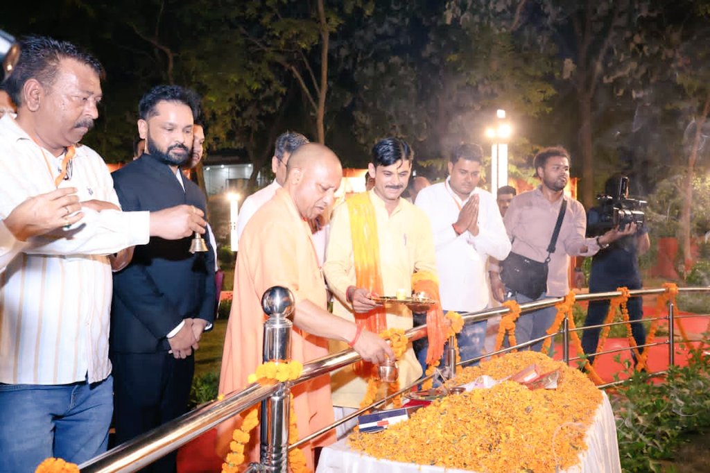 Comm_Moradabad's tweet photo. ‼️MBD CHRONICLE‼️
CM Sir @myogiadityanath in Division
Moradabad
Dated:-
29/6/26
श्रीराम वाटिका का लोकार्पण।
राम रामेति रामेति रमे रामे मनोरमे।
सहस्रनाम तत्तुल्यं रामनाम वरानने॥
#MbdJournal https://t.co/sTCiaLOlDO