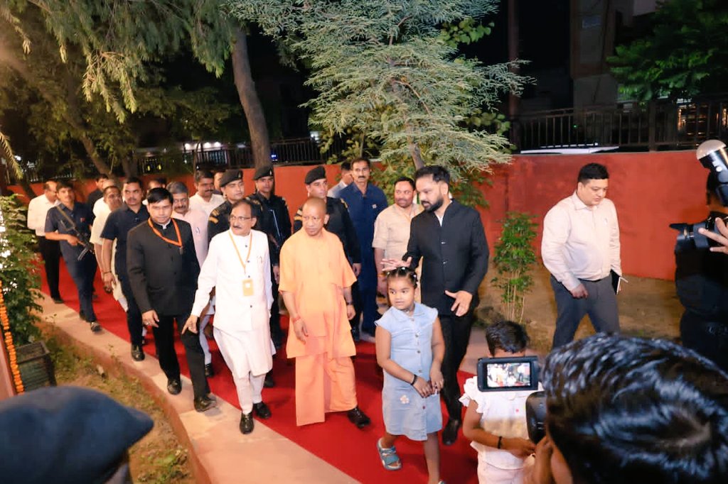 Comm_Moradabad's tweet photo. ‼️MBD CHRONICLE‼️
CM Sir @myogiadityanath in Division
Moradabad
Dated:-
29/6/26
श्रीराम वाटिका का लोकार्पण।
राम रामेति रामेति रमे रामे मनोरमे।
सहस्रनाम तत्तुल्यं रामनाम वरानने॥
#MbdJournal https://t.co/sTCiaLOlDO