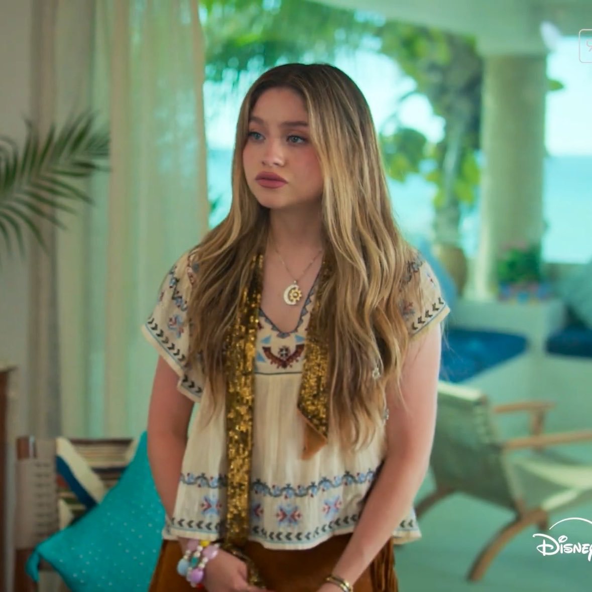 suportkarol's tweet photo. 🛼| Imagem inédita da Luna Valente na nova temporada de Sou Luna!

 ✨ A personagem surge com os cabelos lisos e está simplesmente linda.

#Disney #SoyLuna https://t.co/TAgG9hCh40