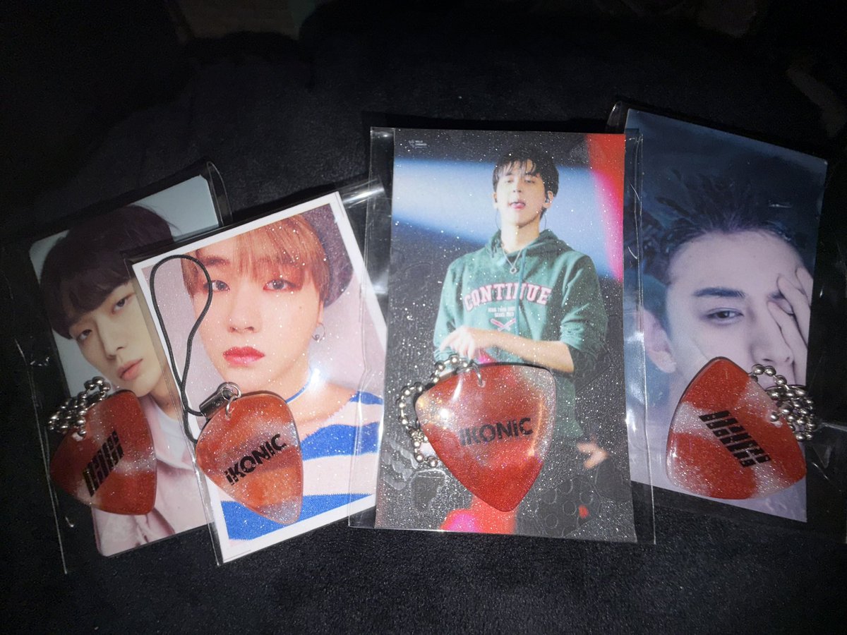 RedgeFortin's tweet photo. ❣️ Freebies for iKON in MANILA 

Packing my resin guitar pick keychain with logo of iKON and iKONIC 😍

✨ 100 pieces only
✨ 1:1
✨ Time &amp; Location: Aabutan ko nlng mga makasalubong kong iKONICS sa July 5 😂😅

#iKON_FOUREVER_TOUR
#iKONinMANILA https://t.co/KhEthSRem1