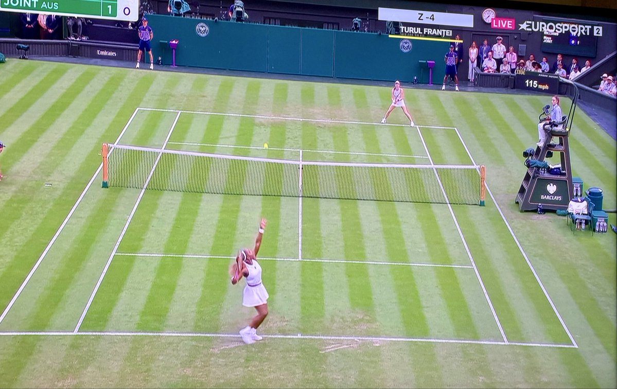 Corinas_racket's tweet photo. A view i did not expect 😍 but i welcome fully 💪 lets go!! #wimbledon https://t.co/J17hKD4vTC