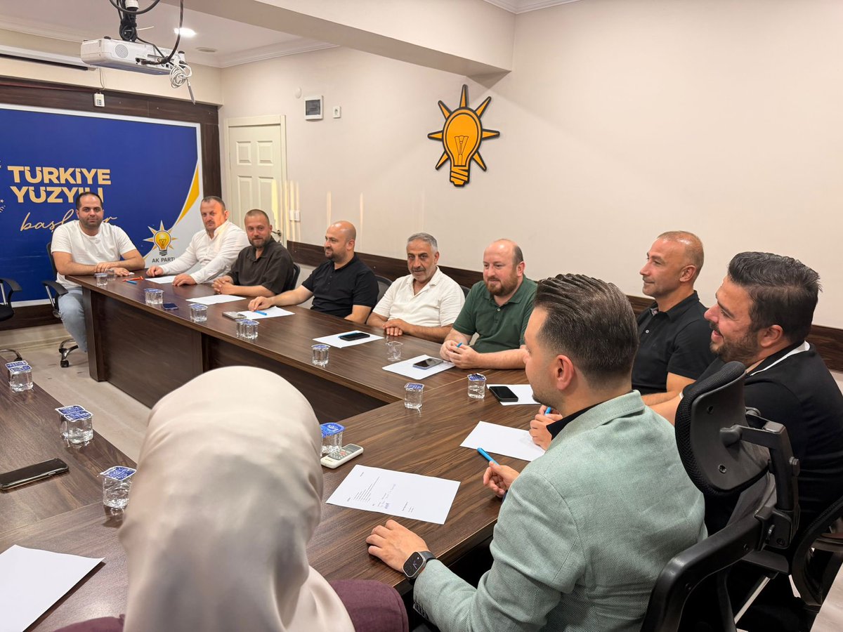 ak_sapanca's tweet photo. Haftalık olağan yönetim kurulu toplantımızı İlçe Başkanımız Şafak Başoğlu'nun başkanlığında, ilçe koordinatörümüzün katılımıyla gerçekleştirdik. 

Umudun, İcraatin ve Geleceğin Adı; AK Parti! https://t.co/T7ymINukvO