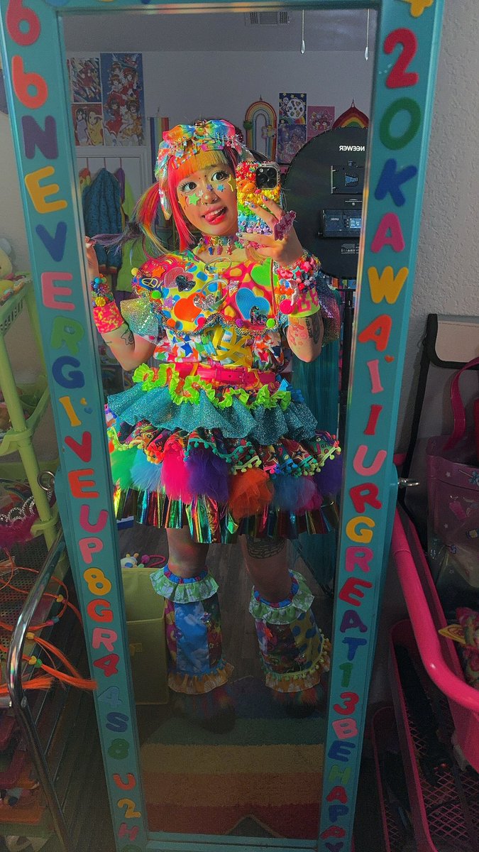 cybr.grl 🌈 rainbow decora idol in training tweet media