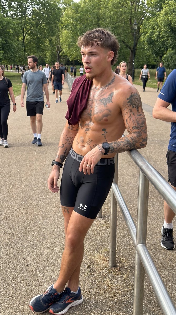 maskedhorned's tweet photo. I wouldn’t know where to look 😍😩 https://t.co/rHnhKBynva