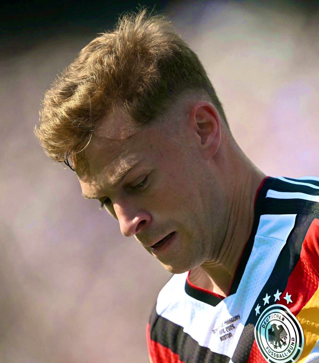 BundesInsider's tweet photo. ⚠️ ATENÇÃO! Joshua Kimmich descartou qualquer possibilidade de se aposentar da seleção alemã após a eliminação da Copa do Mundo:

— “Sempre terei forças para tentar mais uma vez. 

O que eu nunca vou fazer é desistir.”
