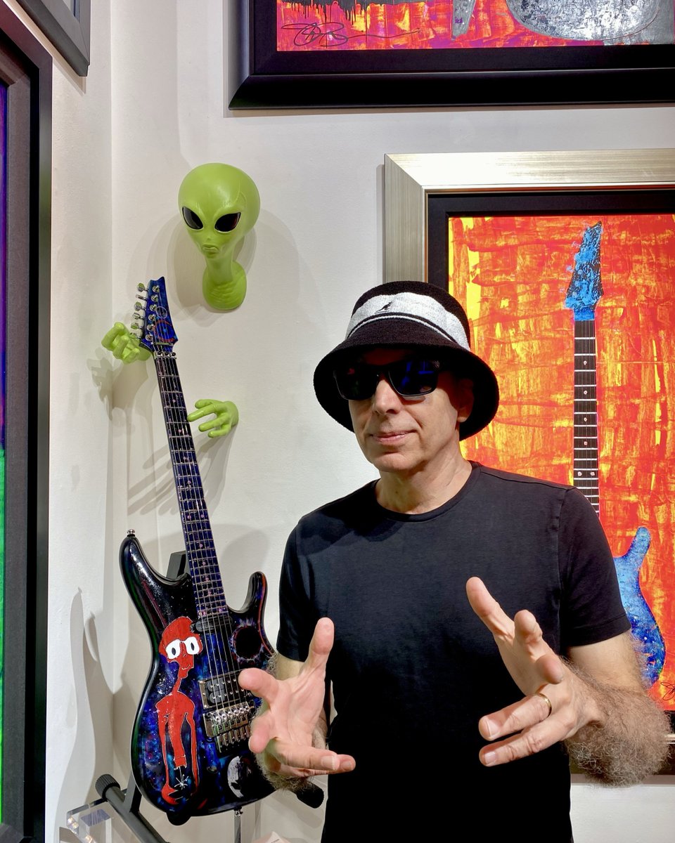 chickenfootjoe's tweet photo. Many thanks to everyone at the Wentworth Gallery in DC for hosting my art show and performance. Check out the brave souls who got up and jammed with me playing their new guitars for the first time! 

And, one last photo of me and the great Louis Armstrong down at the National Harbor. Couldn’t resist. 🤘