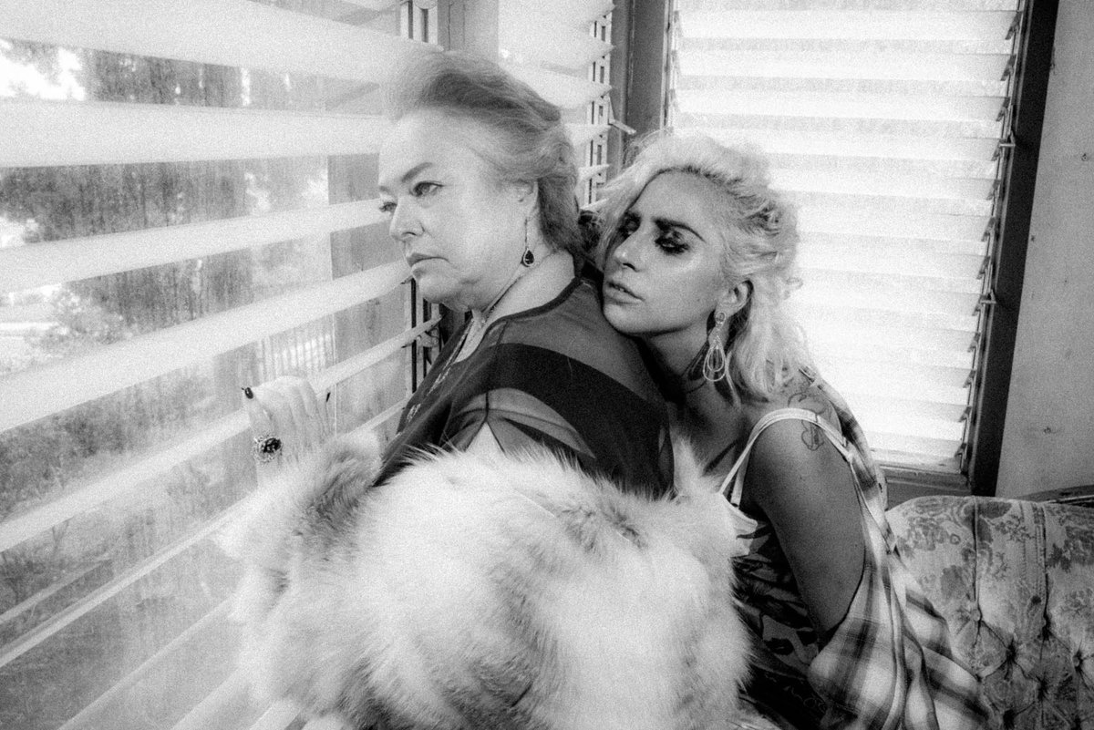 igrolinho's tweet photo. Novas imagens da Gaga e o elenco de American Horror Story Hotel em 2015 https://t.co/Bmj13iN240