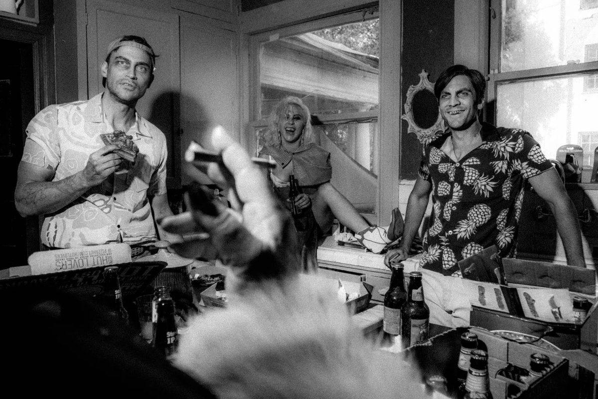 igrolinho's tweet photo. Novas imagens da Gaga e o elenco de American Horror Story Hotel em 2015 https://t.co/Bmj13iN240