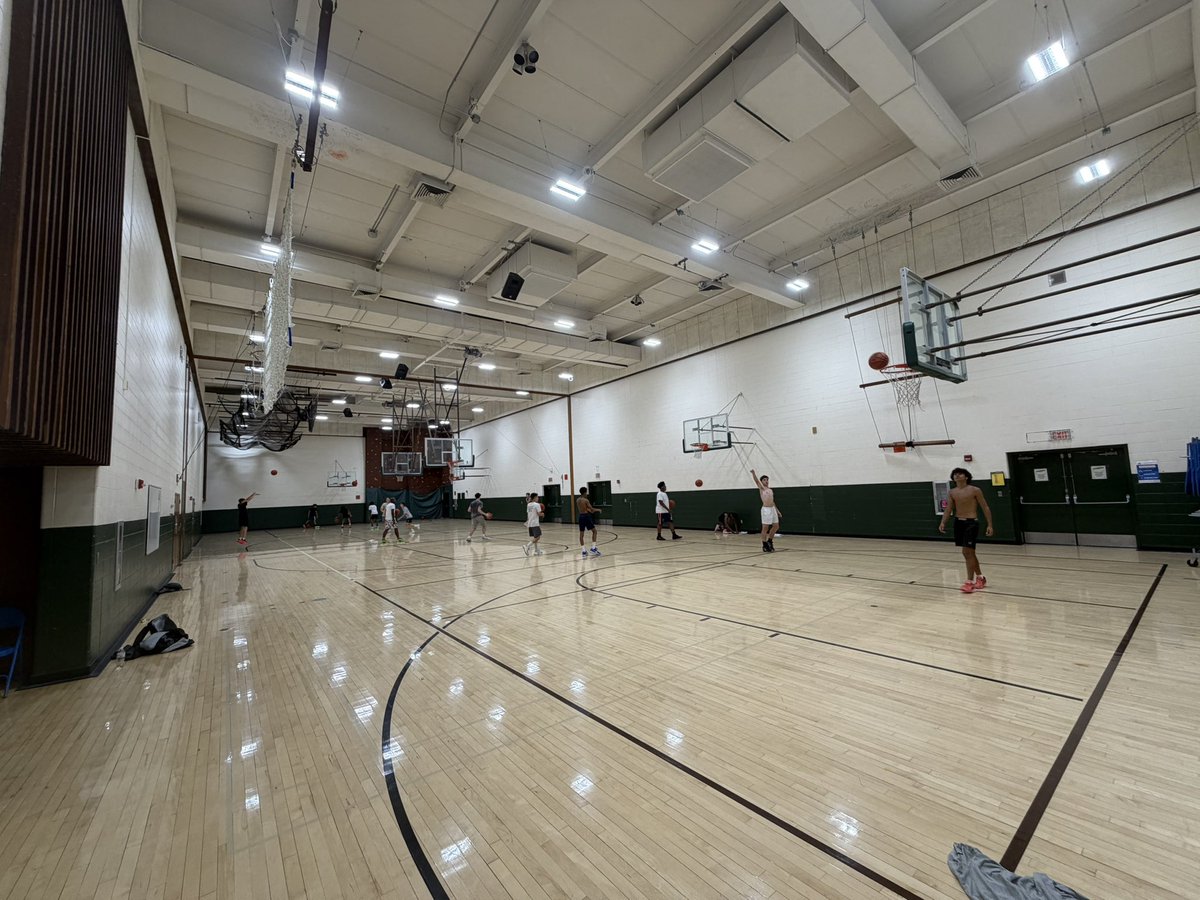 TosaWestHoops's tweet photo. June Recap: Varsity 22-0, JV 9-1 & Freshman 10-0
Combined Program Record: 41-1!
Finishing up this month with our daily 10k Shooting Club. We are excited to get the upcoming season started! #TWBB #tdub #oneheartbeat https://t.co/KbIp7OHRrA