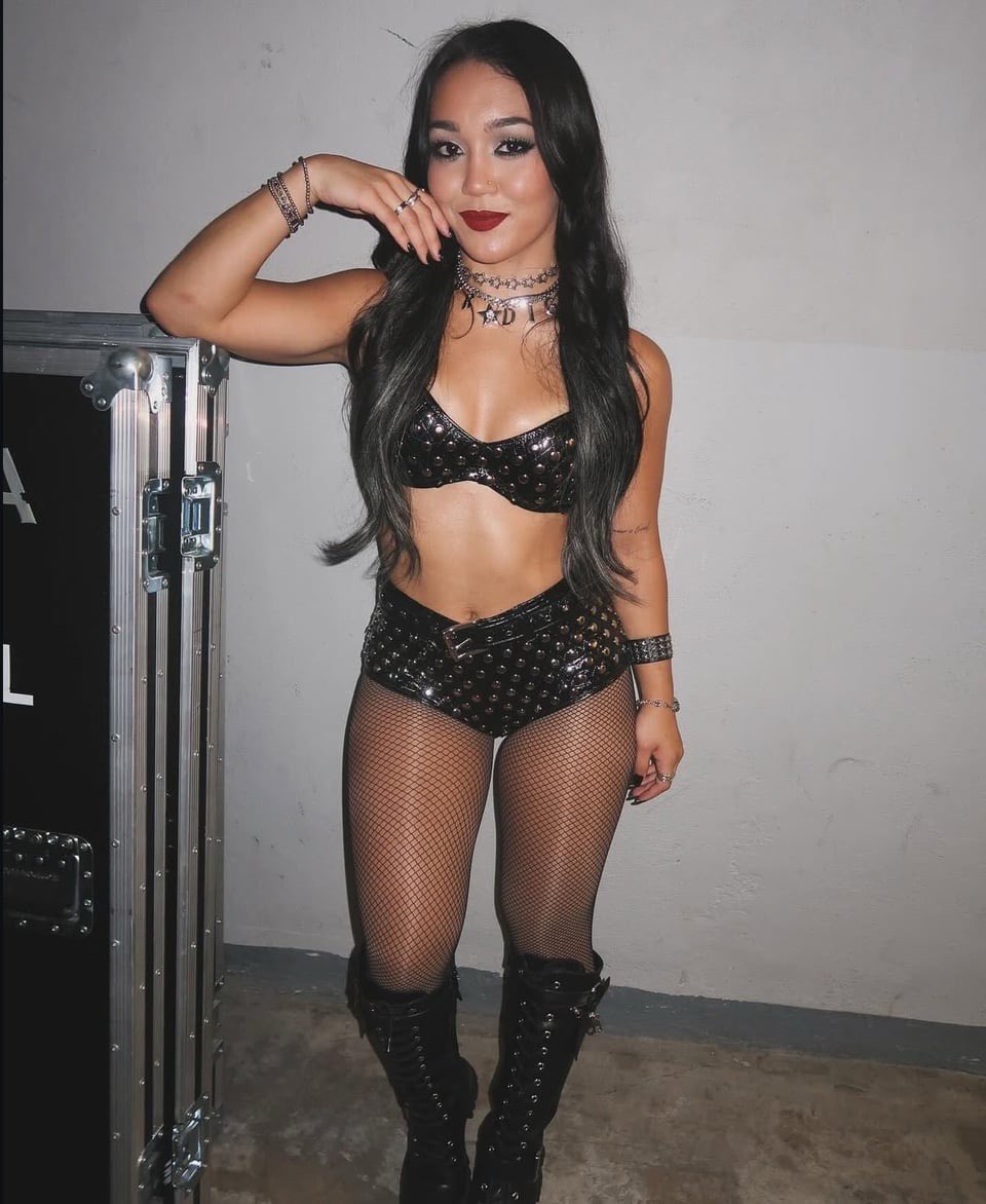 virginforfeet's tweet photo. I don’t know how I could ever choose just 3 favorite pics of Roxanne since she has so many incredible ones but these are 3 that I really love

https://t.co/IHbZ6xlb1L https://t.co/gpoZ0GkN5H