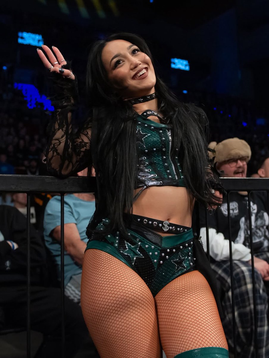 virginforfeet's tweet photo. I don’t know how I could ever choose just 3 favorite pics of Roxanne since she has so many incredible ones but these are 3 that I really love

https://t.co/IHbZ6xlb1L https://t.co/gpoZ0GkN5H