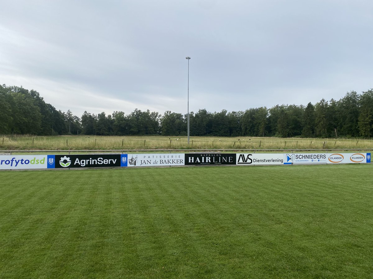 Sportsign's tweet photo. Afgelopen periode vele #reclameborden geproduceerd voor @VVNagele. Inmiddels zijn deze nú allemaal gemonteerdo. Ook een mooi onderscheid d.m.v. de tussenstroken met clublogo #boarding #sponsoren #sportpark #Nagele https://t.co/G96Xm4a6CJ