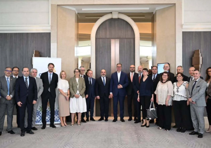 mudronebo's tweet photo. Održan je važan sastanak sa ambasadorima država EU na kojem se detaljno razgovaralo o politici proširenja i daljim koracima na evropskom putu. #caosvima #srbija https://t.co/j67wcl5Is5