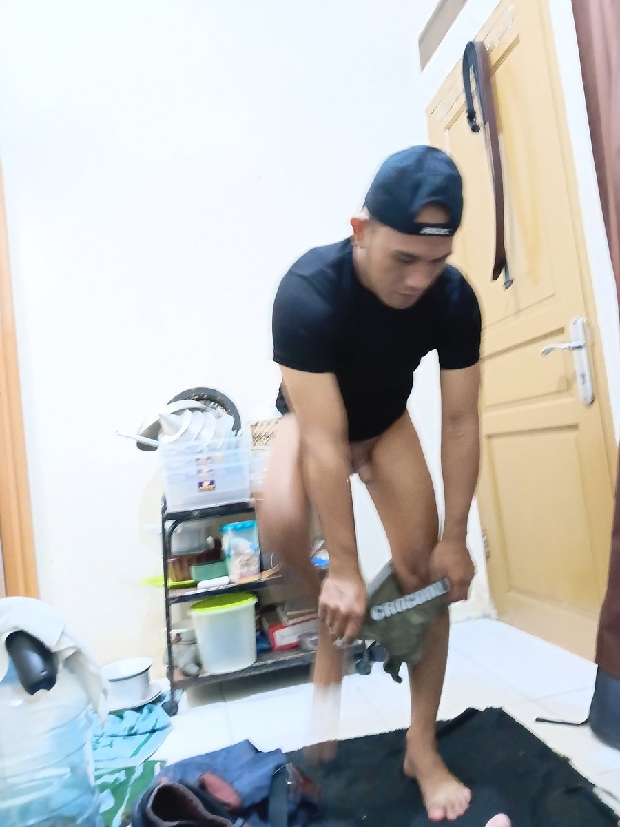 SopianHamb73938's tweet photo. Awal bulan juli ngewe d jm 1 mlm wkwkw sumpah enak bgttt klw ngewe kontol nya gede boti pula jadi makin sange, dia buru² padahal pengen 2 ronde gila sih enak bgttt memeknya masih sempitttt🫂😋
#gayjaksel
#boti
#rasaperawan https://t.co/8dtW53y6b9